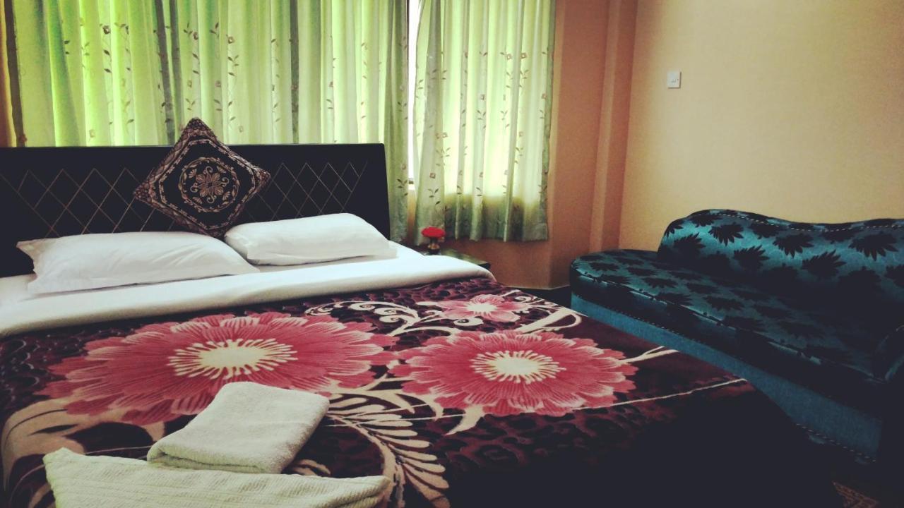 Hotel Diplomat Pokhara Exterior photo